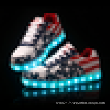 Hommes Femmes Drapeau motif USB Charger chaussures incandescentes Sneakers à LED